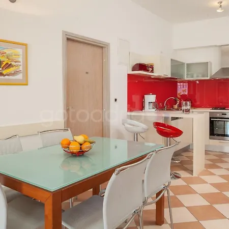 Apartment Beachfront Ljubica