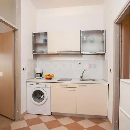 Beachfront Ljubica Apartment Brela