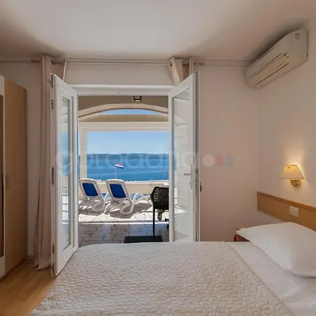 Apartment Beachfront Ljubica