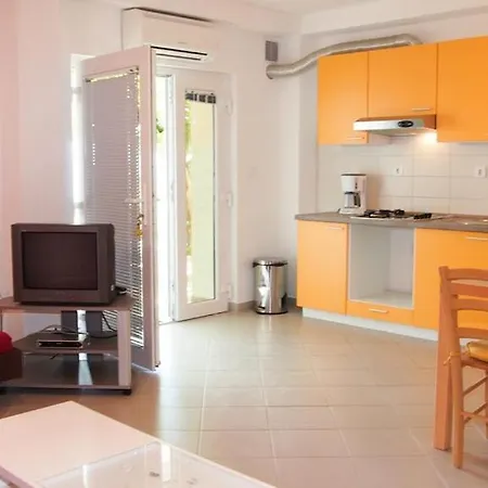 Apartment Beachfront Ljubica Brela